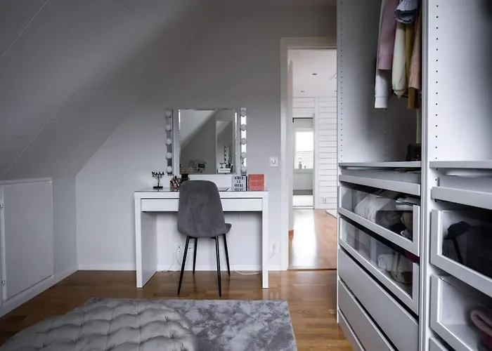Modern Room Near The Lake